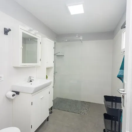 Lightbooking La Palma Apartment *